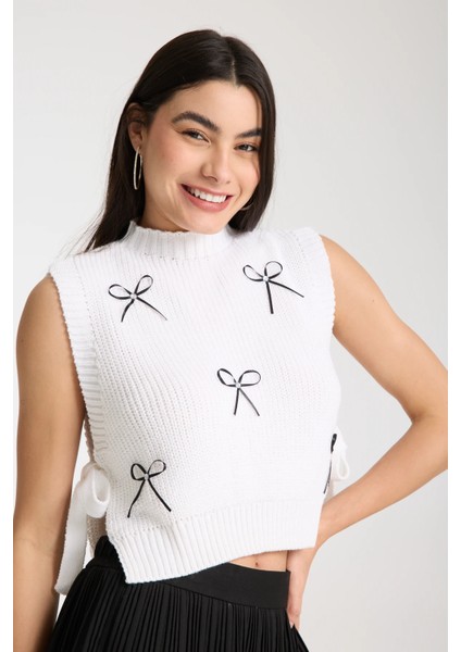 Kurdele Detaylı Triko Crop Süveter