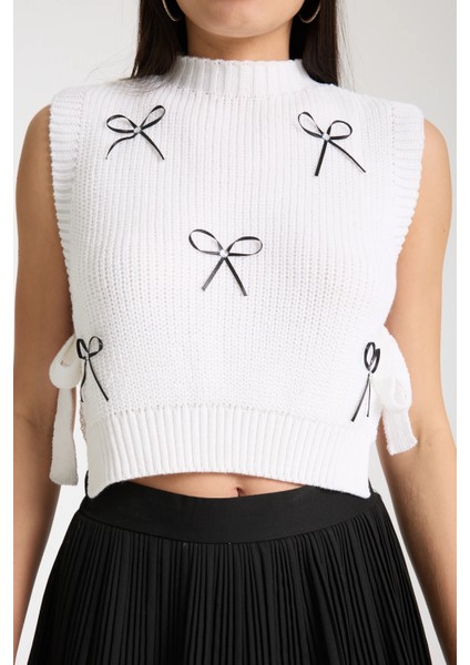 Kurdele Detaylı Triko Crop Süveter modelleri