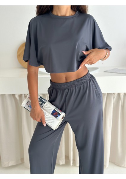 Kadın Iki Parça Salaş Takım – Crop Üst ve Bol Paça Pantolon – Yazlık Rahat Spor Takım indirimleri
