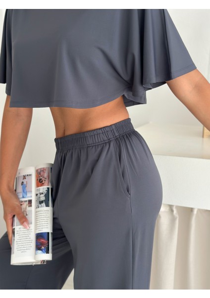 Kadın Iki Parça Salaş Takım – Crop Üst ve Bol Paça Pantolon – Yazlık Rahat Spor Takım