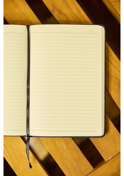 Kişiye Özel Siyah Kalem Tutuculu Vegan Deri Düz 224 Sayfa Çizgili Not Defteri fiyatları