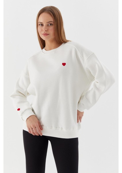 Kalp Işleme Detaylı Sweatshirt Ekru