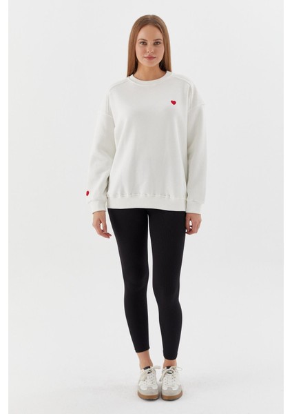 Kalp Işleme Detaylı Sweatshirt Ekru fiyatları