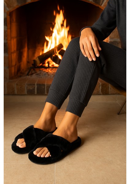 Kadın Peluş Ev Terliği – Şömine Serisi, Çapraz Bantlı, Ultra Yumuşak Konfor Taban fiyatları