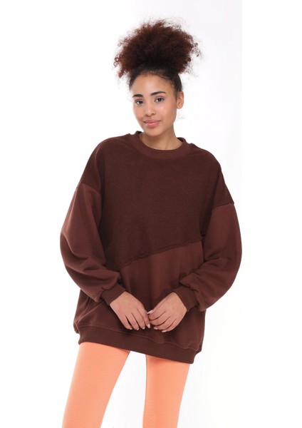 Kadın Bisiklet Yaka Garnili Sırt Detaylı Oversize Sweatshirt fiyatları