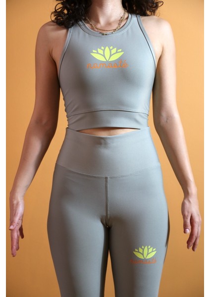 Namaste ve Lotus Baskılı Açık Yeşil Spor Crop Top
