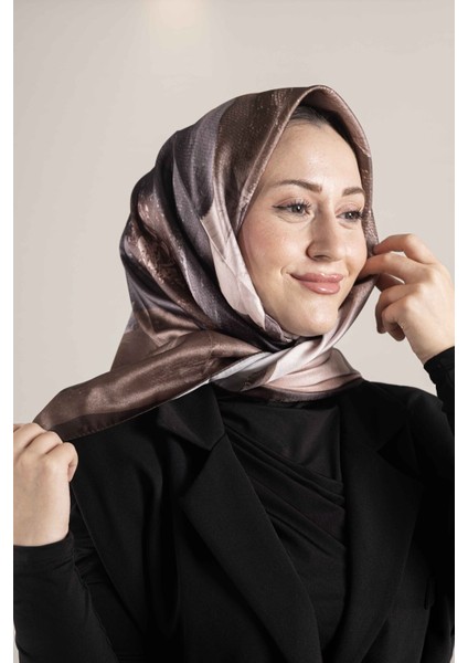 “Dijital Kristal Desenli Eşarp 95x95 – Pastel Desen-1