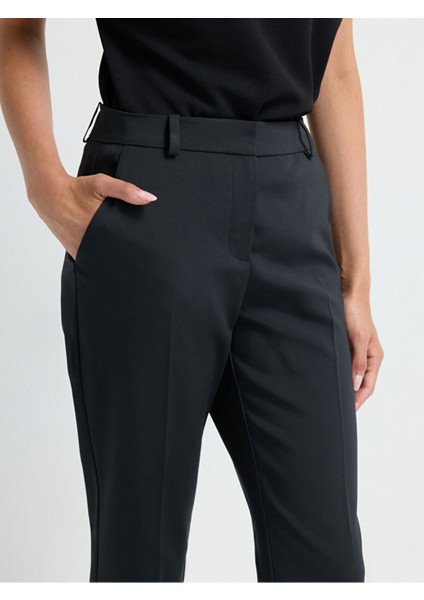 Paçası Yırtmaçlı Yandan Cepli Pantolon Siyah 15326539168 fırsatları