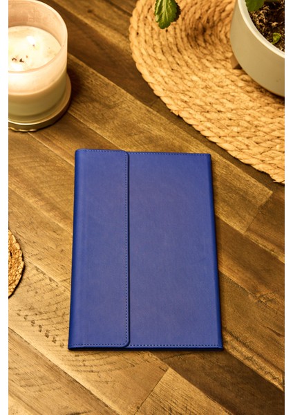 Kişiye Özel Lacivert Kalem Tutuculu Vegan Deri Düz 224 Sayfa Çizgili Mıknatıslı Kilitli Not Defteri