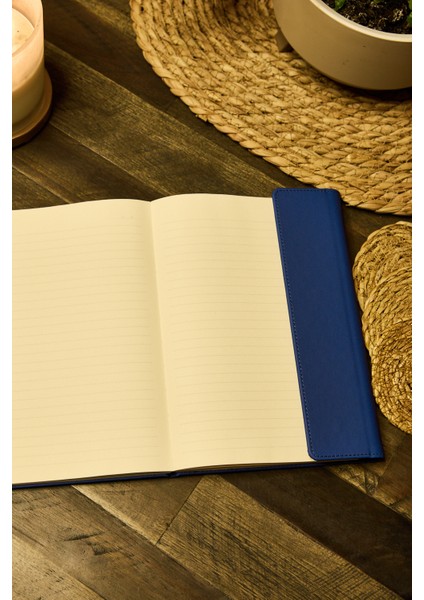 Kişiye Özel Lacivert Kalem Tutuculu Vegan Deri Düz 224 Sayfa Çizgili Mıknatıslı Kilitli Not Defteri fiyatları
