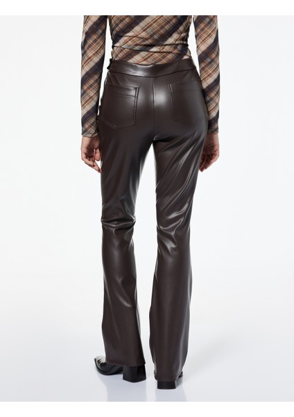Slim Fit Normal Paça Kemerli Nervürlü Suni Deri Pantolon fırsatları