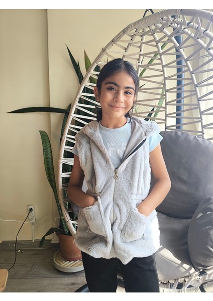 kız Çocuk Kapşonlu Kürklü Peluş Cepli Belden Büzgülü Astarlı %100 Pamuk Yelek Gri fiyatları