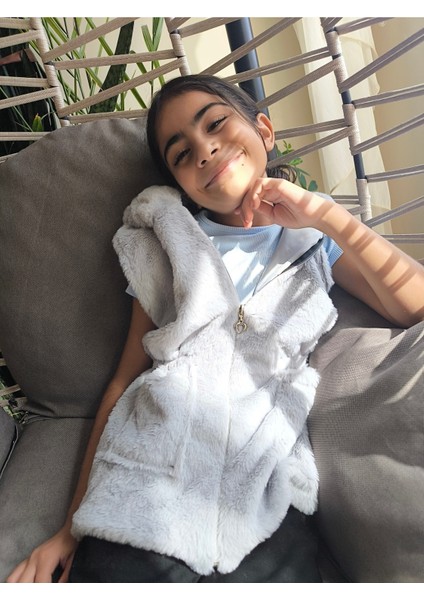 kız Çocuk Kapşonlu Kürklü Peluş Cepli Belden Büzgülü Astarlı %100 Pamuk Yelek Gri modelleri