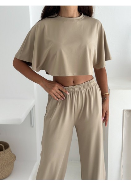 Kadın Iki Parça Salaş Takım – Crop Üst ve Bol Paça Pantolon – Yazlık Rahat Spor Takım