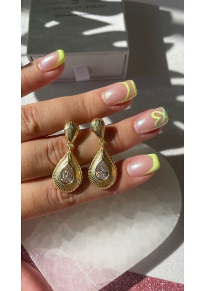 Vintage Tarz Damla Model Taşlı Küpe Sallantılı Kibar ve Zarif Küpe Sevgiliye Hediye