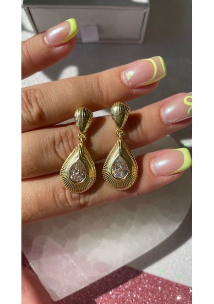 Vintage Tarz Damla Model Taşlı Küpe Sallantılı Kibar ve Zarif Küpe Sevgiliye Hediye fiyatları