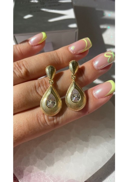 Vintage Tarz Damla Model Taşlı Küpe Sallantılı Kibar ve Zarif Küpe Sevgiliye Hediye fırsatları