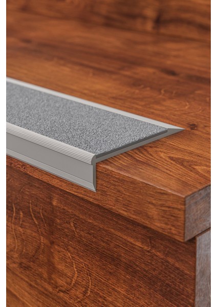 Kaydırmaz Aluminyum Basamak Köşe Profili (7 cm x 2 cm x 1,5 metre, Füme) fiyatları