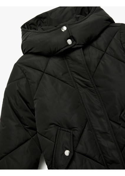 Uzun Kollu Cepli Kapitone Kapşonlu Mont modelleri