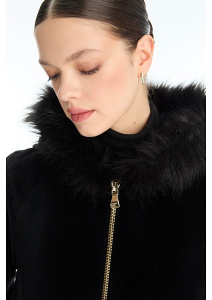 Kürk Kapüşonlu Fermuarlı Manto fırsatları