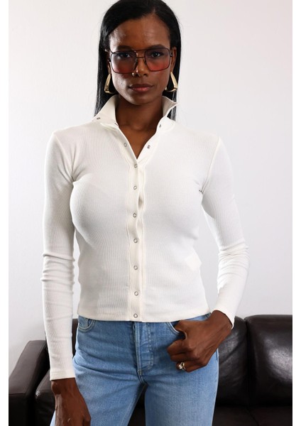 Ekru Dik Yaka Çıtçıtlı Bluz 251054 fırsatları