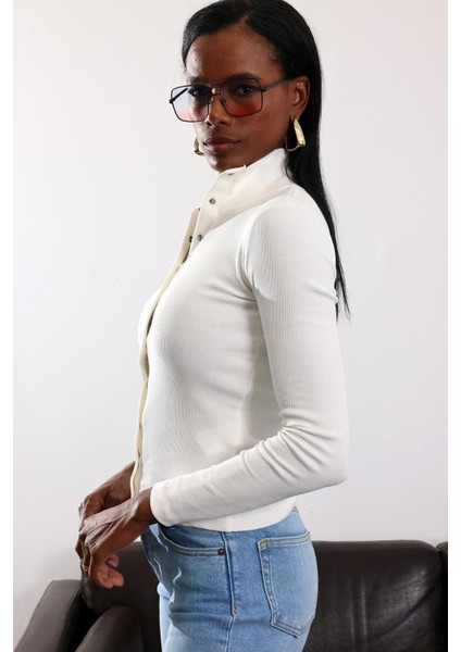 Ekru Dik Yaka Çıtçıtlı Bluz 251054 indirimleri