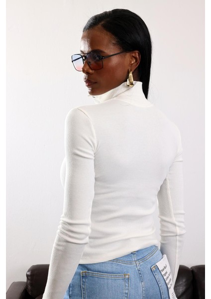 Ekru Dik Yaka Çıtçıtlı Bluz 251054
