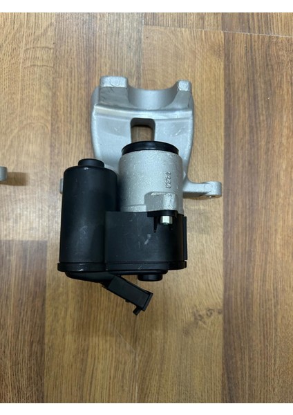 Vw Passat B6 Arka Sağ Sol Kaliper Takım Motorlu 2006> fiyatları