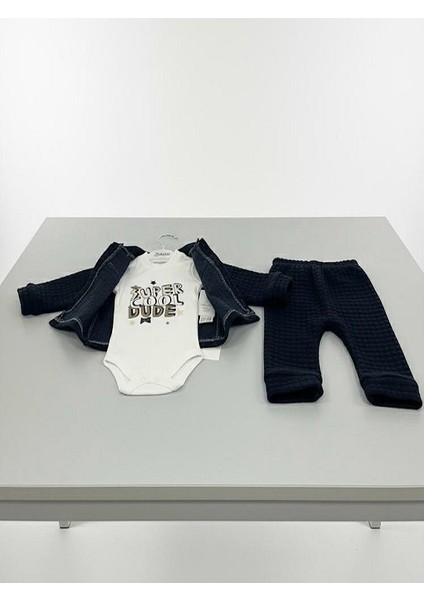 Yumuşak Kapitone Kumaş Bebek Takımı - Ahşap Düğmeli Ceket, Çıtçıtlı Body ve Pantolon Seti modelleri