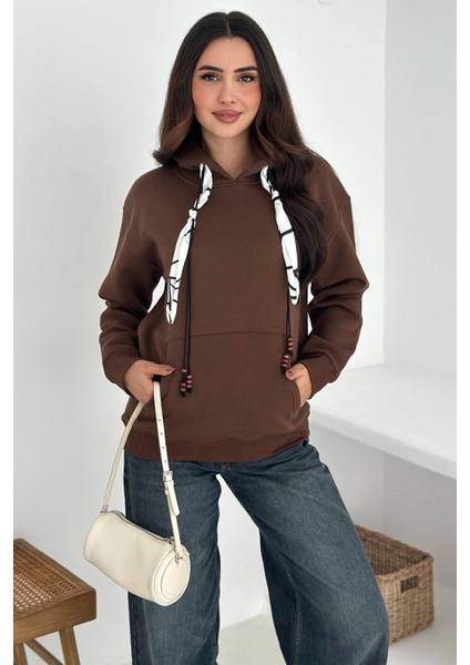Kadın Fular Detaylı Kapüşonlu Sweatshirt – Casual Charm