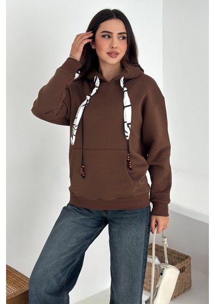 Kadın Fular Detaylı Kapüşonlu Sweatshirt – Casual Charm fırsatları