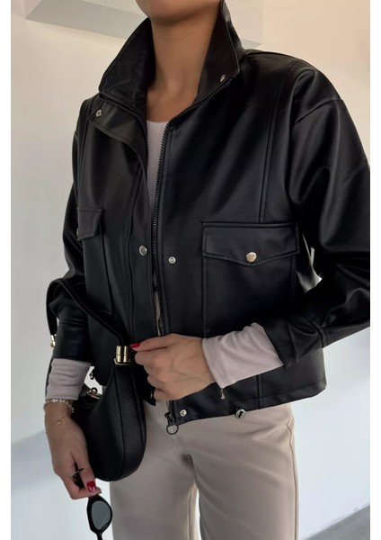 Kadın Iç Astarlı Çift Cepli Çıtçıtlı ve Fermuarlı Suni Deri Ceket P-00018516