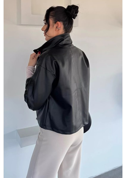 Kadın Iç Astarlı Çift Cepli Çıtçıtlı ve Fermuarlı Suni Deri Ceket P-00018516 fırsatları