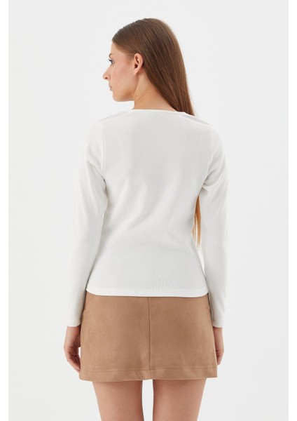 Tasarım Düğmeli V Yaka Body Beyaz indirimleri