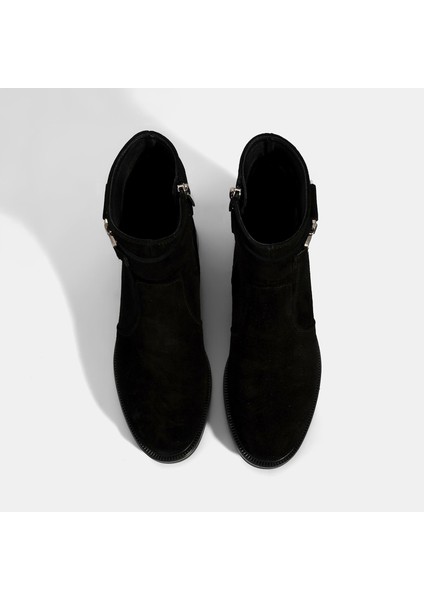 Kadın Siyah Metal Aksesuarlı Süet Bot indirimleri