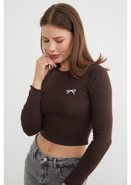 Fiyonk Nakışlı Likralı Crop Body indirimleri