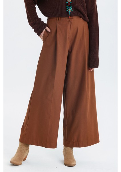 Pilili Loose Fit Kumaş Pantolon Kahverengi fiyatları