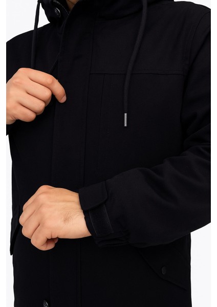 Siyah Erkek Gabardin Kapitone Astarlı Kaban – Şık, Sıcak ve Su Geçirmez