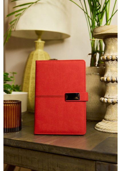 Kişiye Özel Kırmızı Dikişili Düz Vegan Deri Metal Mıknatıslı Kilitli 224 Sayfa Çizgili Not Defteri