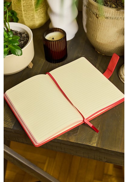 Kişiye Özel Kırmızı Dikişili Düz Vegan Deri Metal Mıknatıslı Kilitli 224 Sayfa Çizgili Not Defteri fiyatları