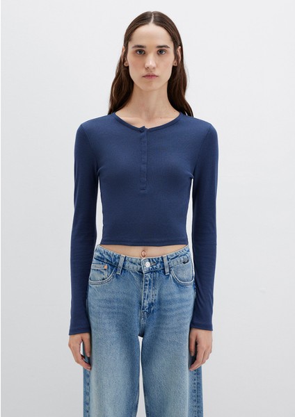Düğme Detaylı Uzun Kollu Lacivert Crop Basic Tişört 1613403-70487 fırsatları