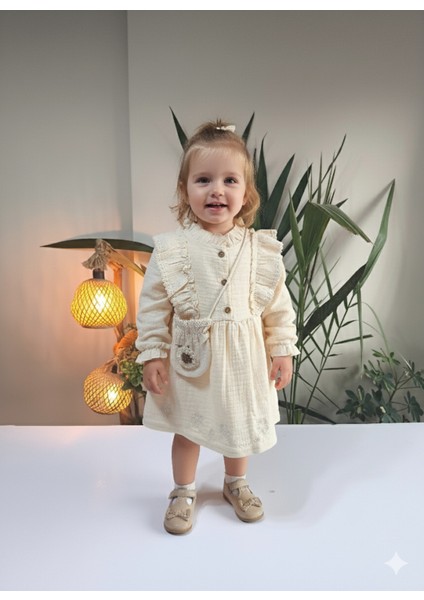 Uzun Kollu Dantel Detaylı Otantik Müslin Çantalı Kız Çocuk Elbisesi