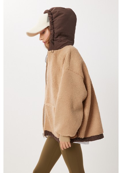 Oversize Kapüşonlu Kontrast Peluş Mont LFG0172 Bisküvi