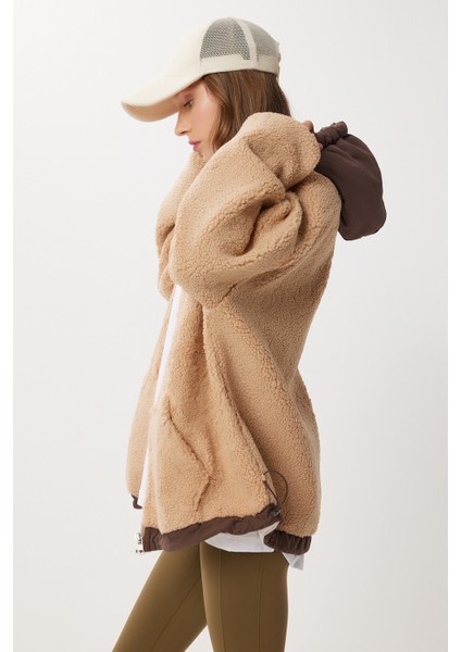 Oversize Kapüşonlu Kontrast Peluş Mont LFG0172 Bisküvi fiyatları