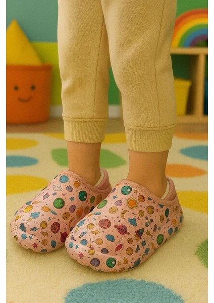 Peluş Içi Yünlü Kışlık Panduf Pembe Gezegen Desenli Çocuk Ev Terliği fiyatları