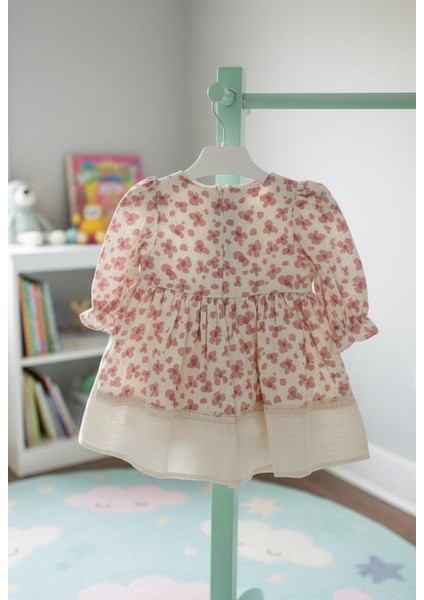 Vintage Tarz Uzun Kollu Kız Bebek Elbisesi-Pembe Çiçekli, Fırfırlı Yaka fiyatları