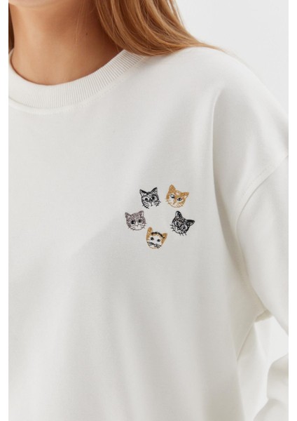 Kedi Işlemeli Sweatshirt Ekru fiyatları