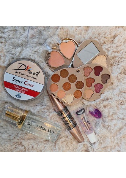 5’li Makyaj Seti – Fondöten, Baz, Maskara, Far Paleti ve Işıltılı Lip Gloss | Günlük & Profesyonel Kombin