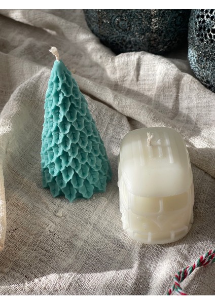 El Yapımı Ikili Dekoratif Mum Seti – Çam Ağacı ve Retro Minibüs Figürlü Mumlar fiyatları