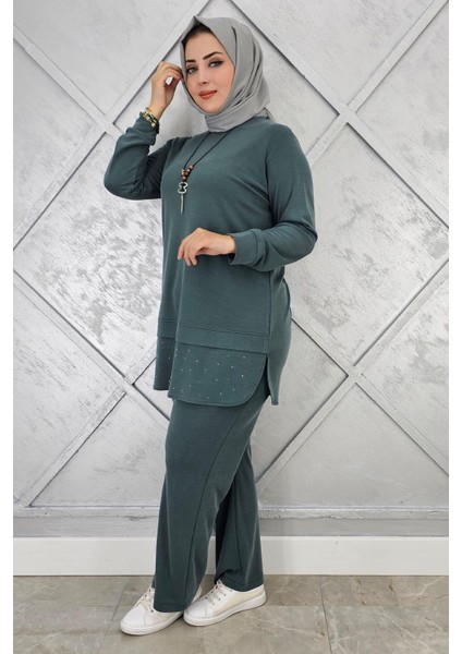 Kadın Kolye ve Taş Detaylı Tesettür Takım